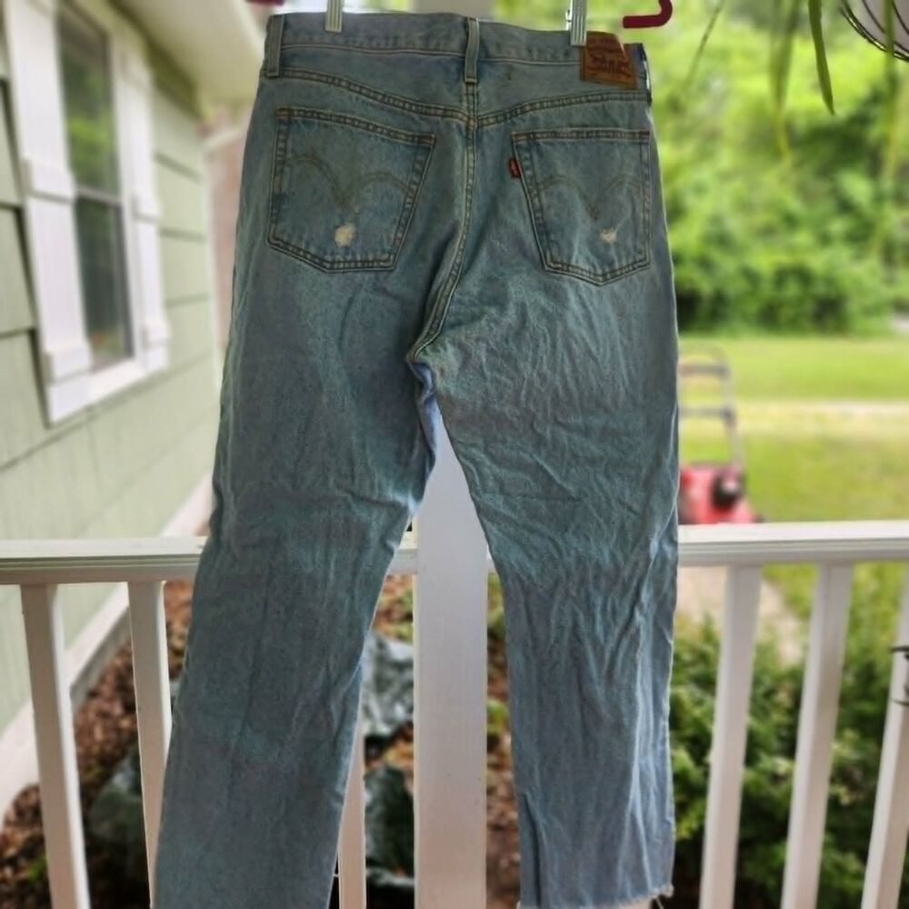 Levi Strauss & Co 501 Facded Blue Jeans Vintage Distressed, Cropped Frayed - Picture 2 of 12